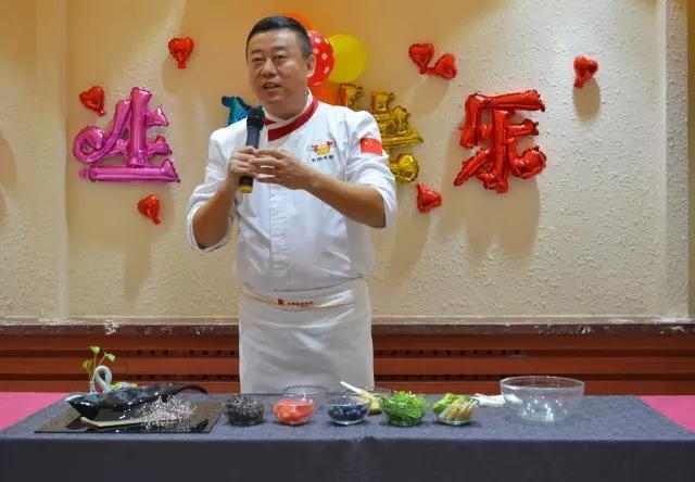 晓芹海参也特约大连人家喻户晓的厨艺大师——姜军先生现场烹饪美味