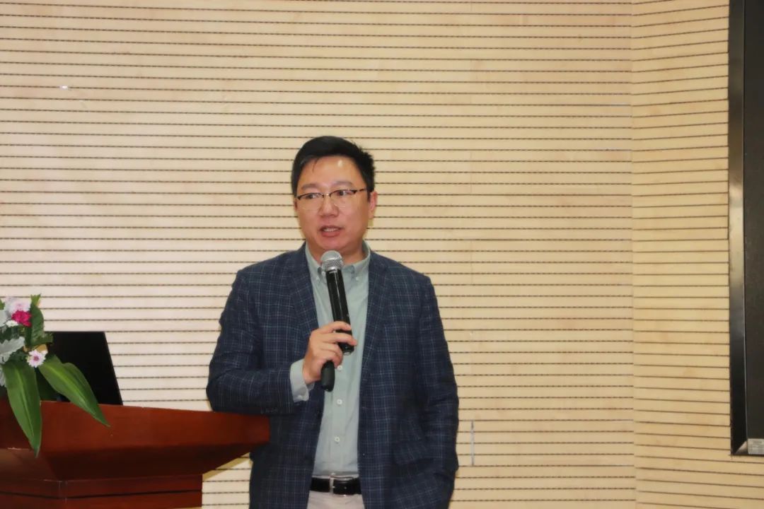 中南大学湘雅医院谢杰副教授进行"髋关节pji一期翻修复杂病例分享与