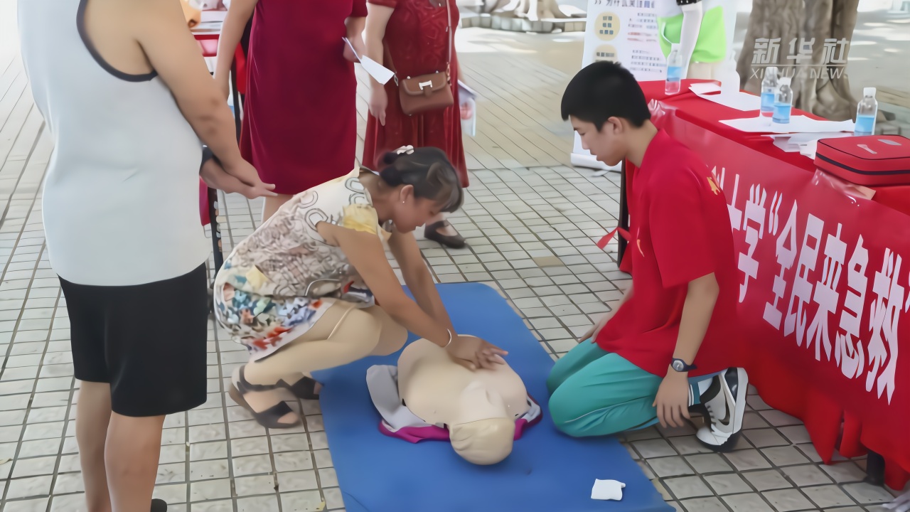 志愿服务在暑期：志愿一“夏”！中学生走进社区宣传防疫急救知识