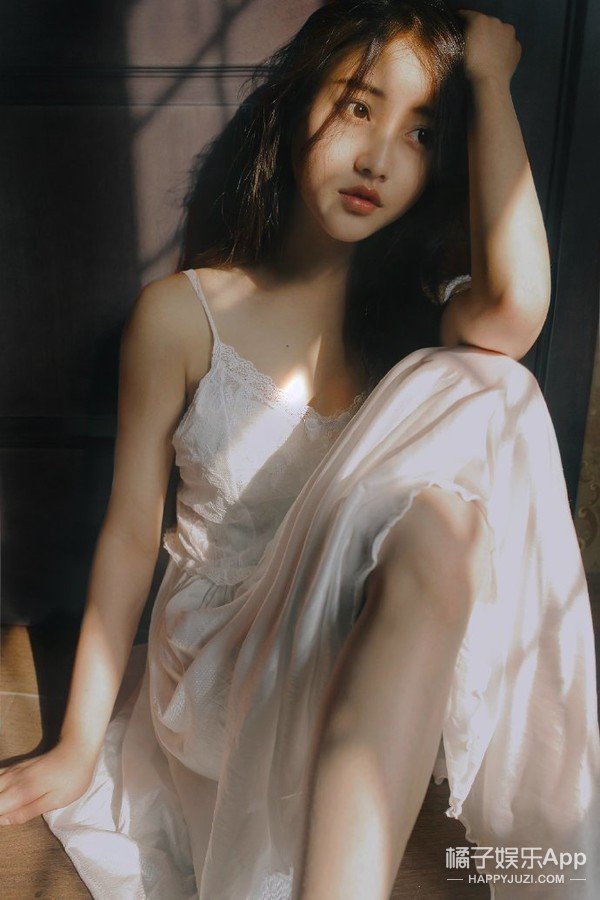 但我看过她早期的模特照,上过新闻的那种↓垚昕以前也是个美女来着