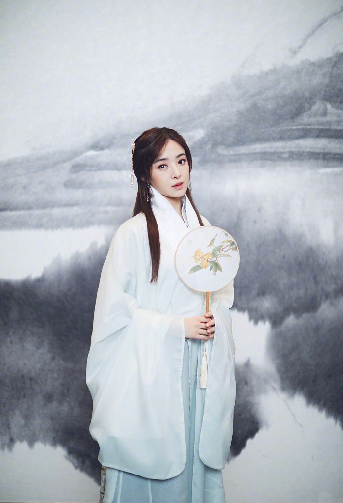 梦回兰陵王妃张含韵古风造型写真曝光穿古装气质温婉