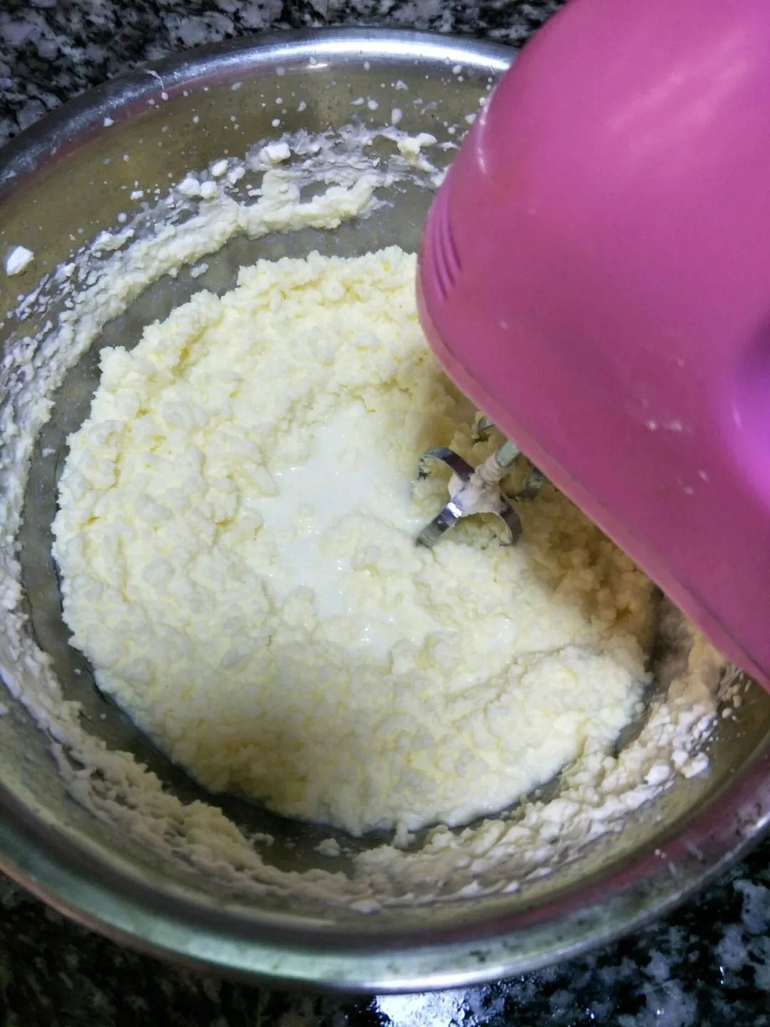 冻坏了的淡奶油做面包怎么做_冻坏了的淡奶油做面包的做法_豆果美食