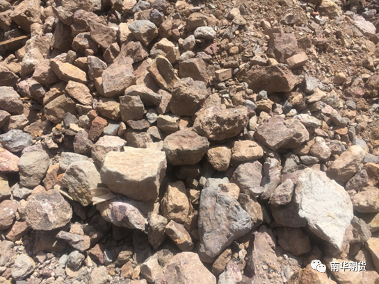 铝土矿矿石近期铝价延续反弹,电解铝厂的原材料需求稳定,而氧化铝厂受