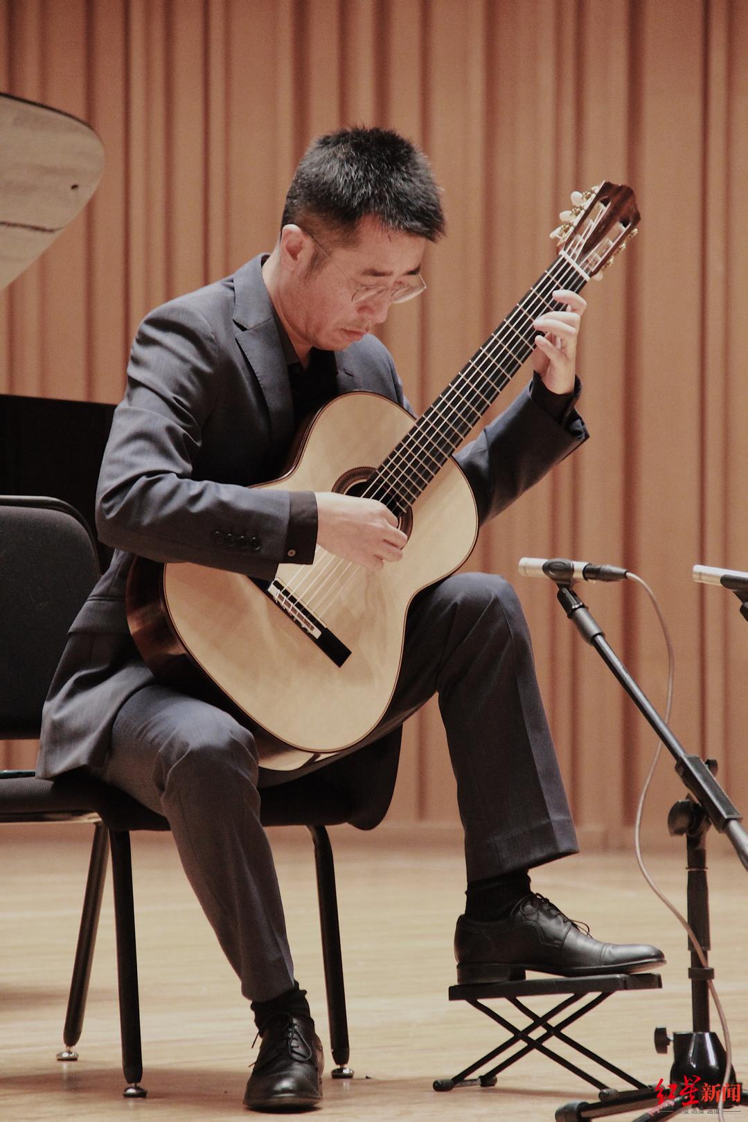 成都城市音乐厅城市之星首场线下音乐会举行为乐迷带来古典吉他之美
