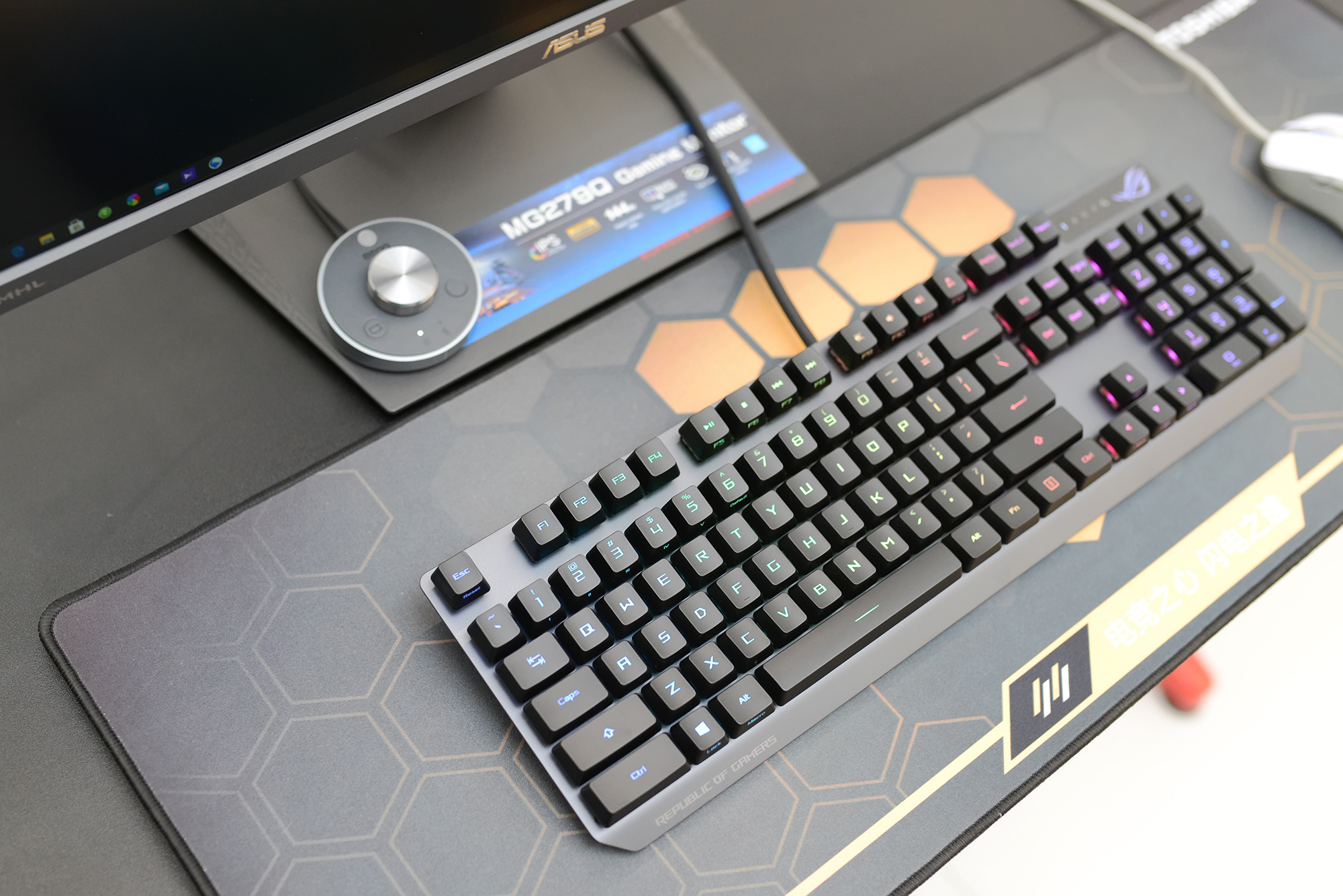 信仰在发光:自制"光轴",华硕rog游侠rx光学红轴机械键盘