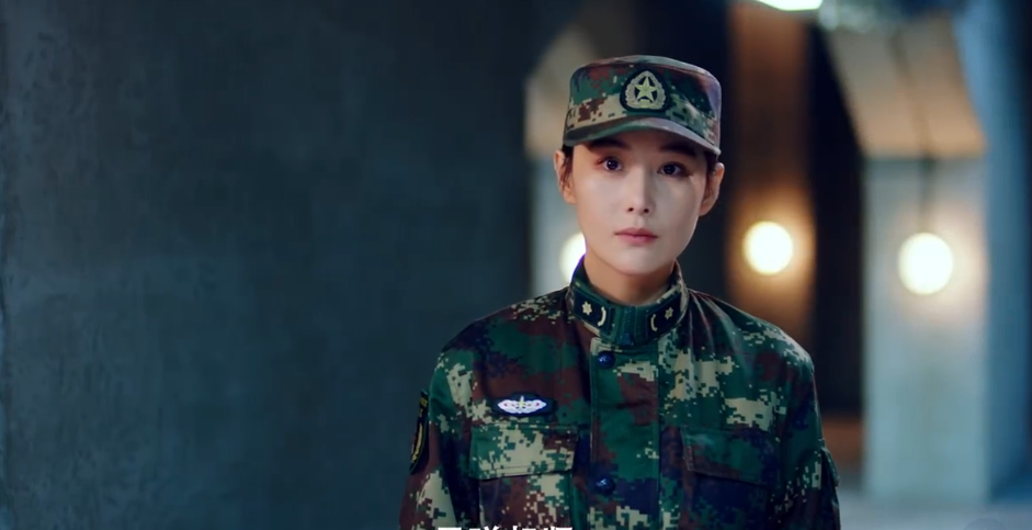 去年年底,张馨予产后复出拍摄新剧《号手就位》,在剧中饰演了一名心理