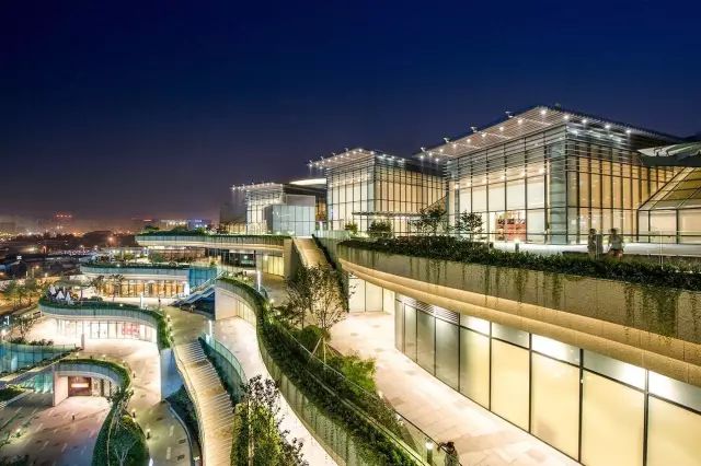 尺度,深度,空间下沉式广场,既然想要取得空间,视觉和使用功能的效果