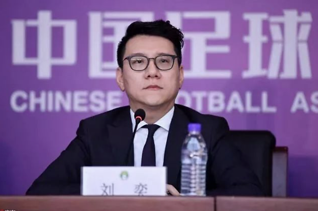 白岩松13问陈戌源,中国足球路向何方?