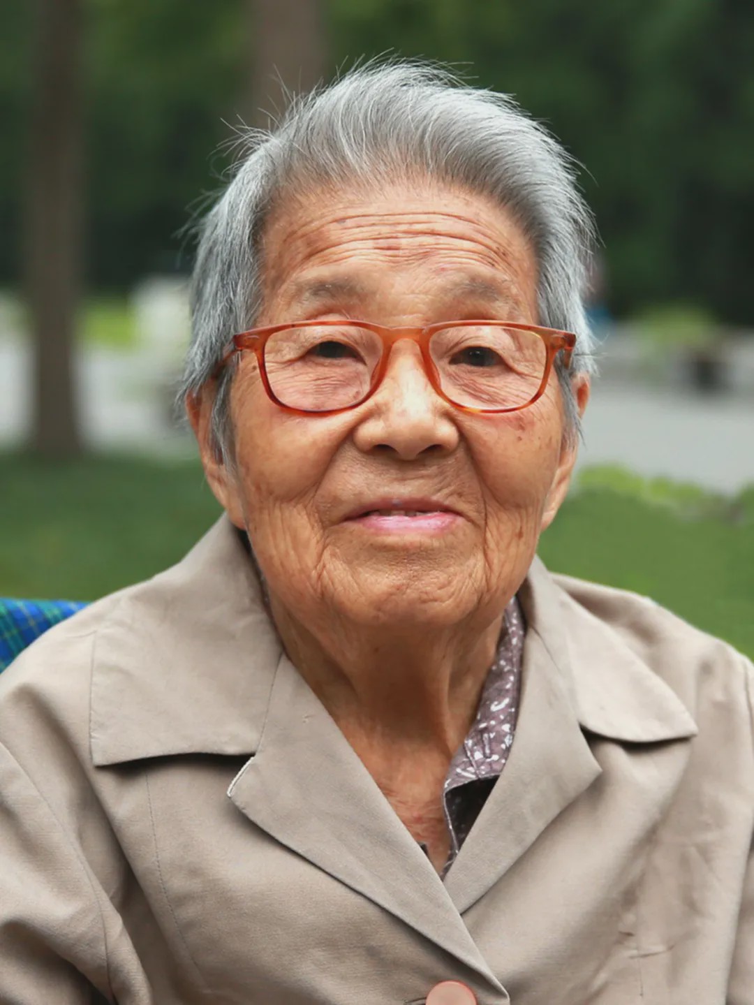 抗日老战士水利部原农水局局长屈健夫人袁瑛离世