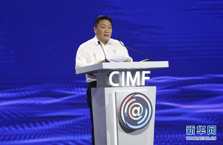 图为人民日报社编委委员、海外版编辑部总编辑王慧敏做主题演讲。新华网 陈杰 摄