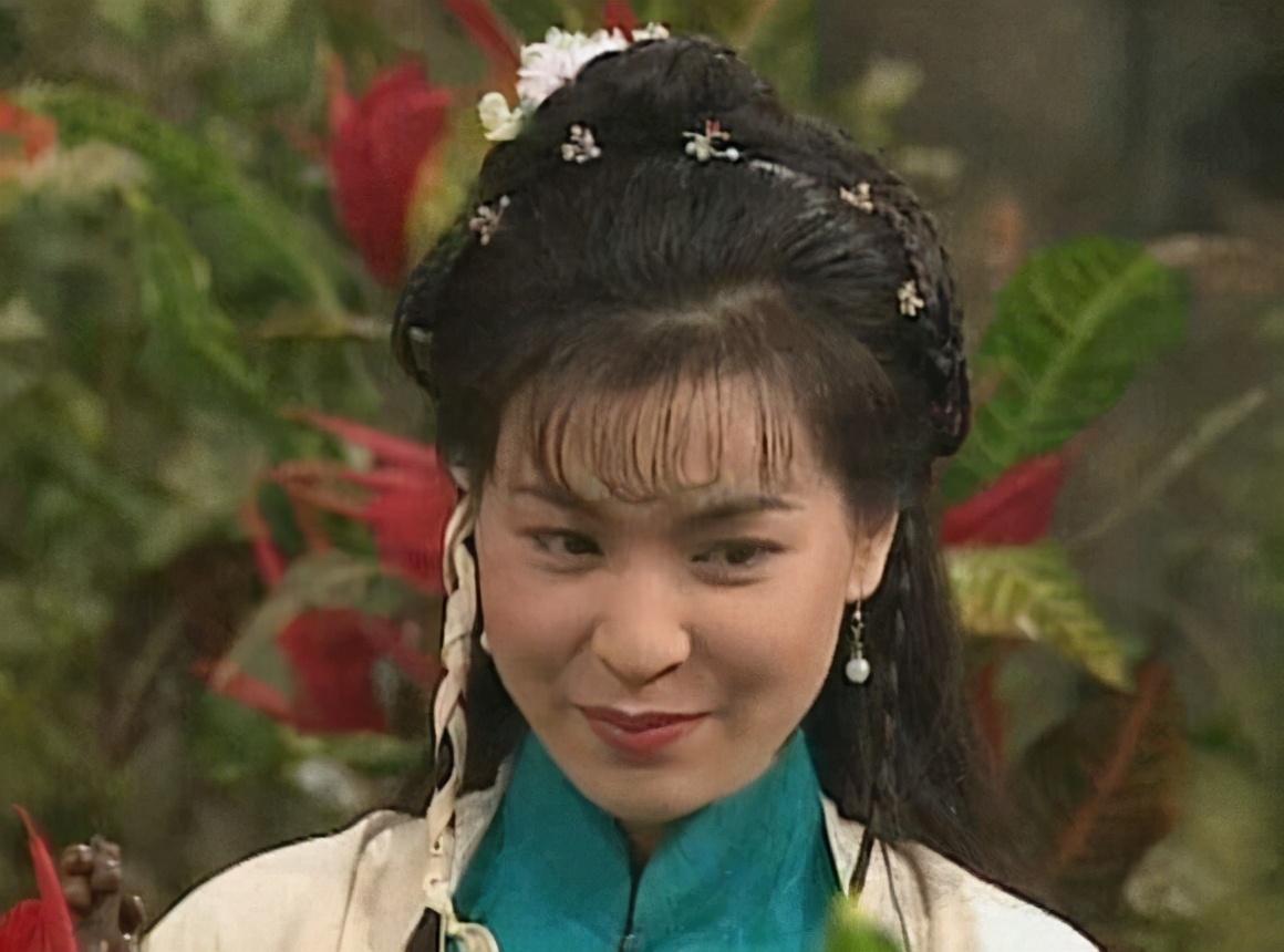 52岁苏玉华低调结婚,恋爱24年修成正果,男方曾求婚多次