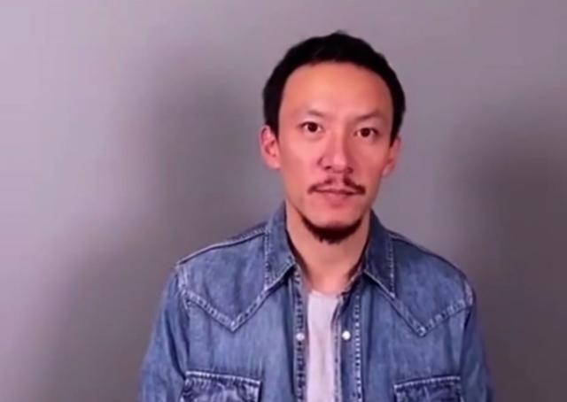 又一男神颜值崩塌?张震近照被指不敢认,变胡子大叔撞脸雪村