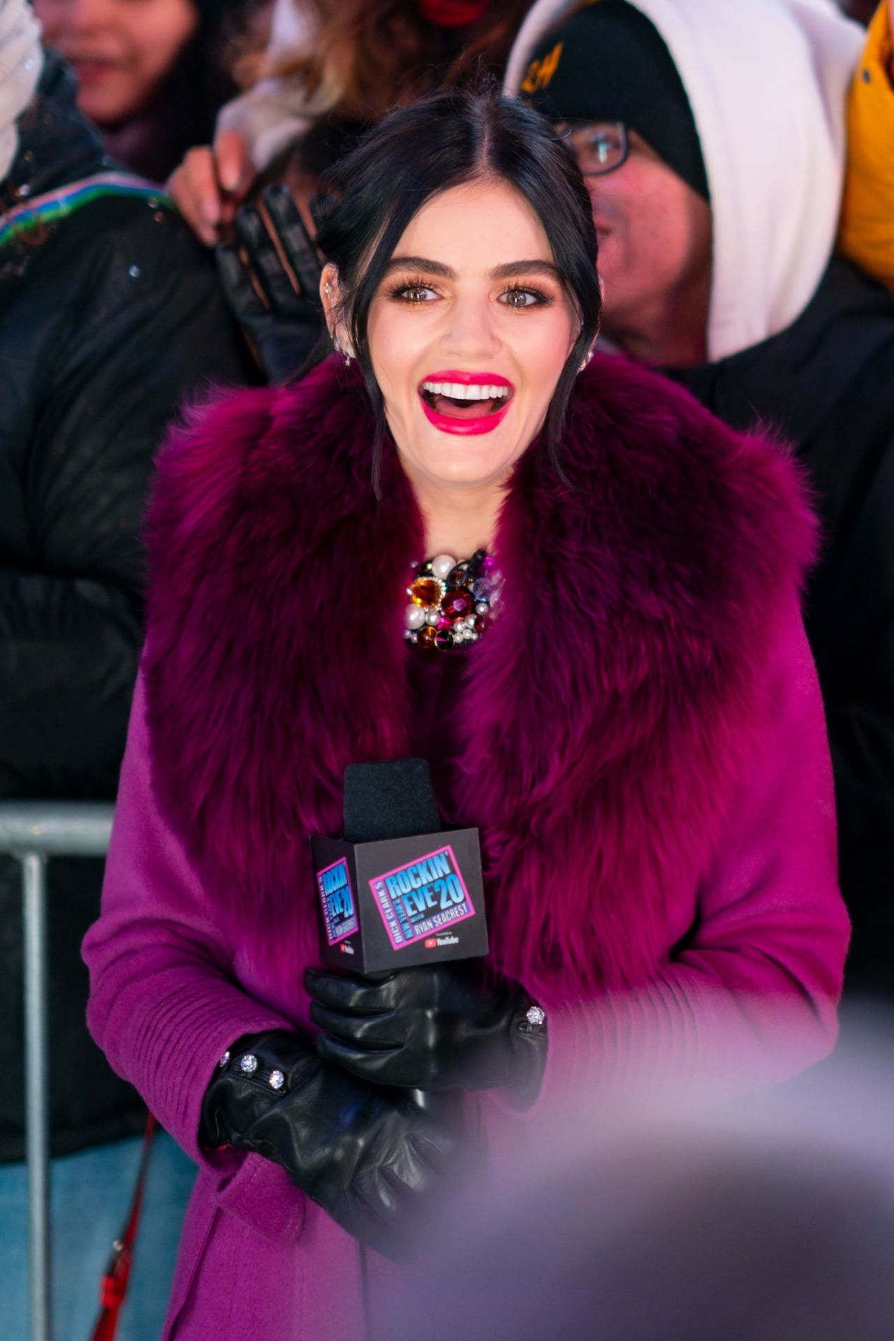 露西·黑尔lucy hale参加美国广播公司的新年狂欢