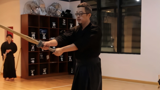 大叔苦练剑道16年，成重庆最高段位