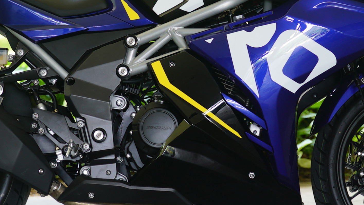 1万多新款双缸250跑车台荣gp1250r搅局