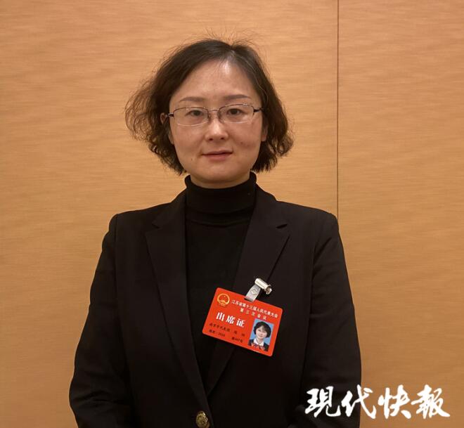 省人大代表,南京公路客运站务有限公司女工主任,服务班班长陈炯"