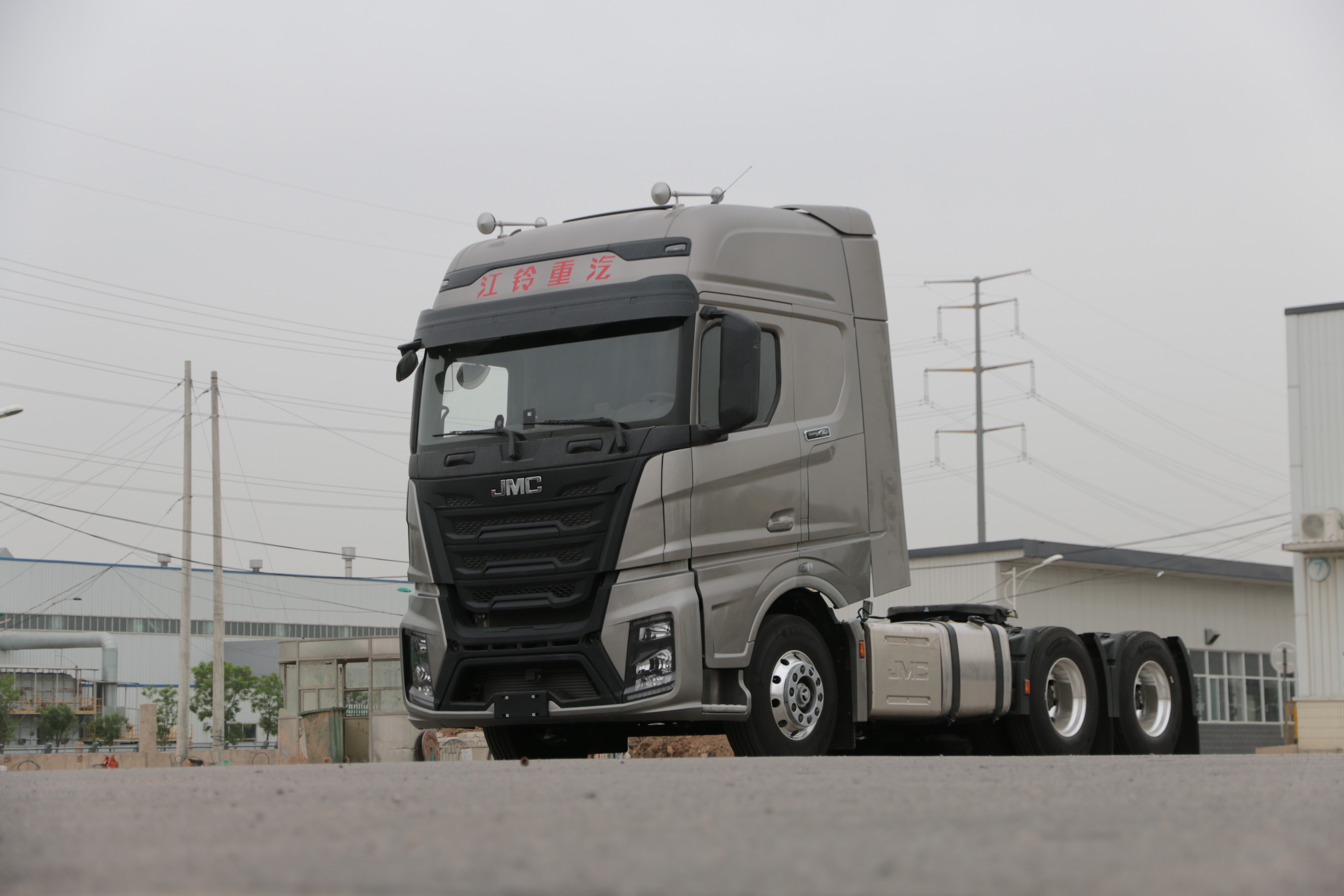 价格少一半,国六江铃威龙hv5-amt重卡比肩进口车