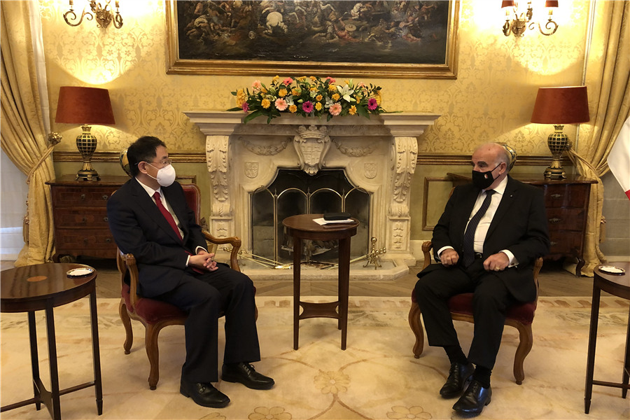 姜江大使向马耳他总统维拉辞行。 中国驻马耳他大使馆官网 图