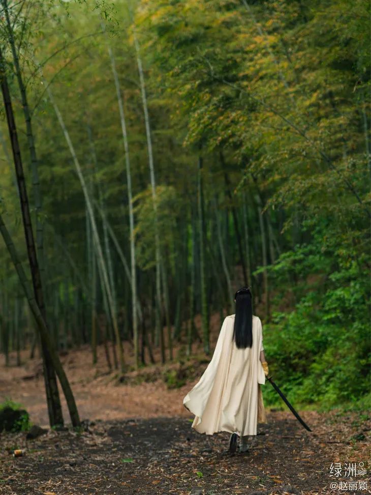 她其实是在练背_凤凰网时尚_凤凰网