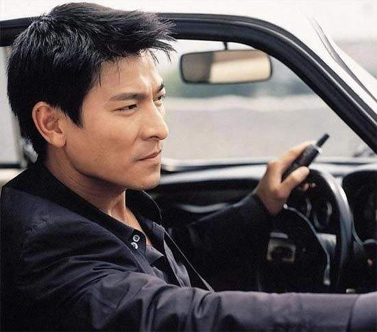 刘德华张学友们,是伴随着大哥大,中分头,繁华的中