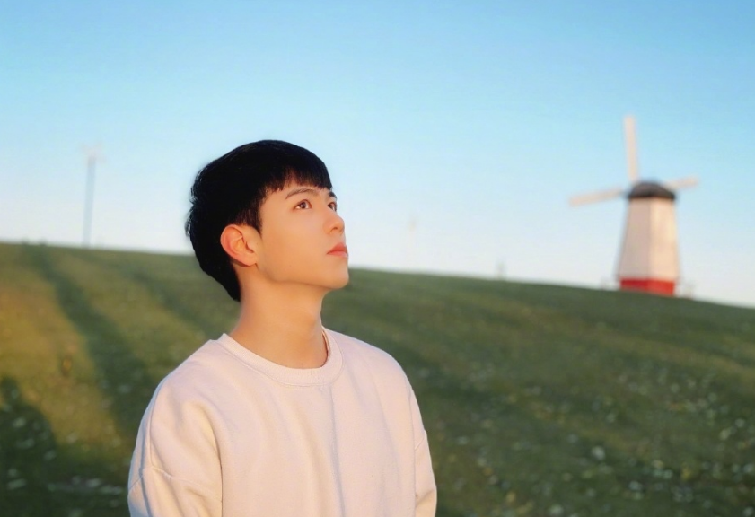 《变形记》叛逆男孩变偶像!留学英国大变样,组男团成功出道