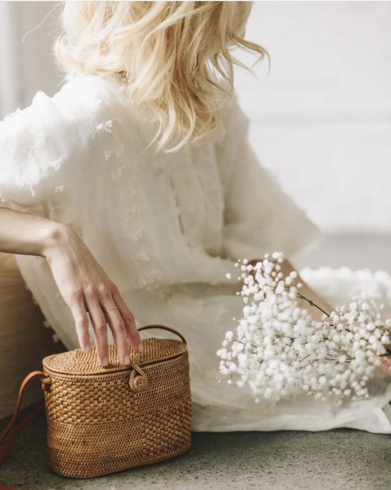 草编包等于买菜蓝?随手一拎就能化身法式贵妇,少花钱也能扮大款