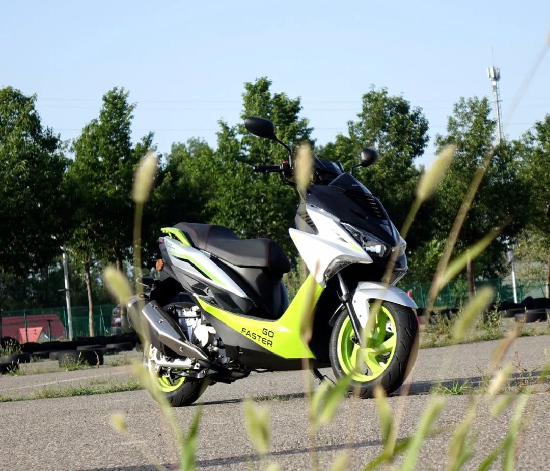 15980元前后abs的草蜢150青春版上市