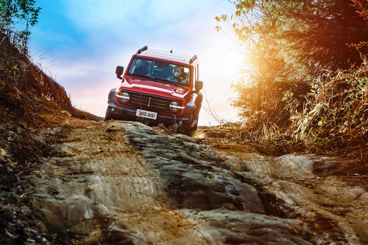 不负众望的中国品牌豪华硬派越野车 wey坦克300 综合试驾体验