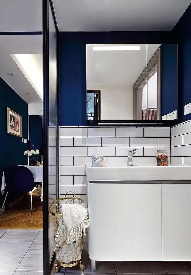 一兜糖家居 玻璃隔断可防止洗手时水溅得哪里都是,同时保持空间视觉