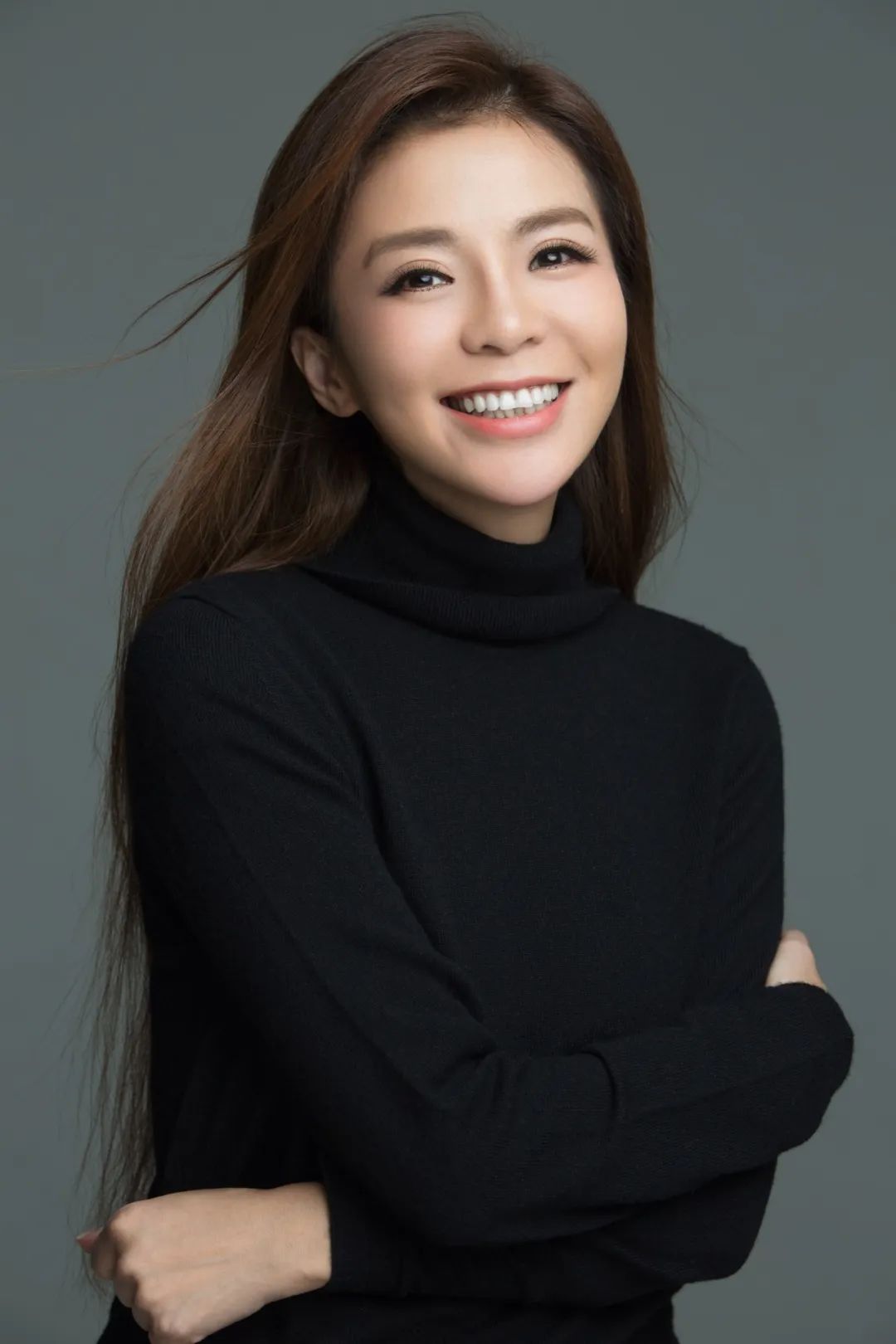 专访朱迅:我享受静静倾听那些"艺术清单"下,折射出的璀璨人生__凤凰网