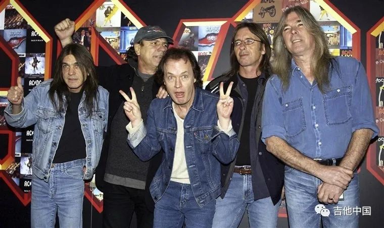 有史以来最伟大的硬摇滚唱片 | AC/DC《Back In Black》专辑的幕后故事（二）__凤凰网