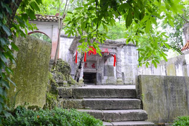 贵州有个知名旅游景点，形似太极图，是中国著名道教圣地