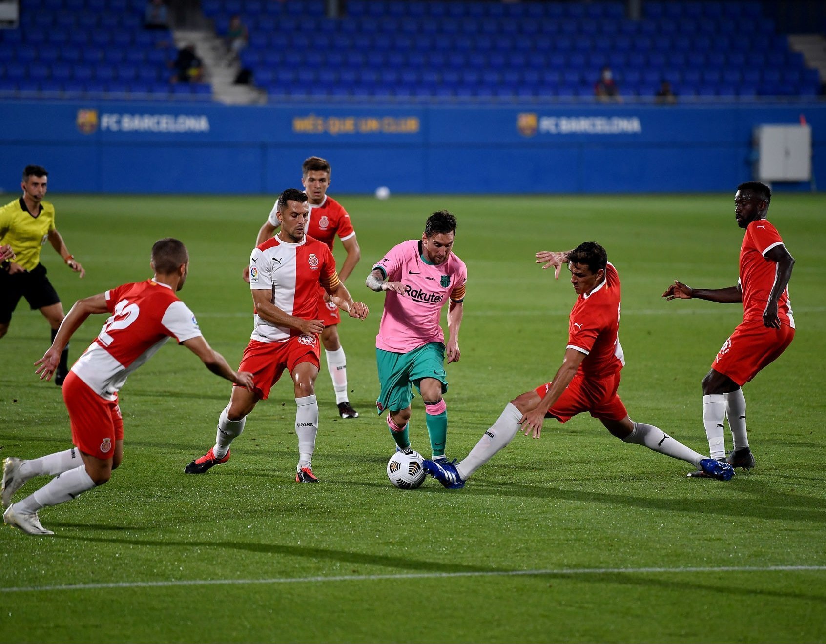 体坛联播梅西重返巴萨连进两球中国足球再现欠薪丑闻