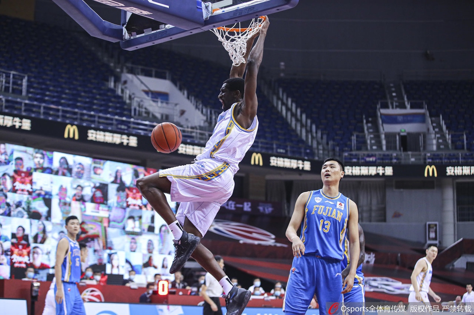 尤度肆虐福建队内线。