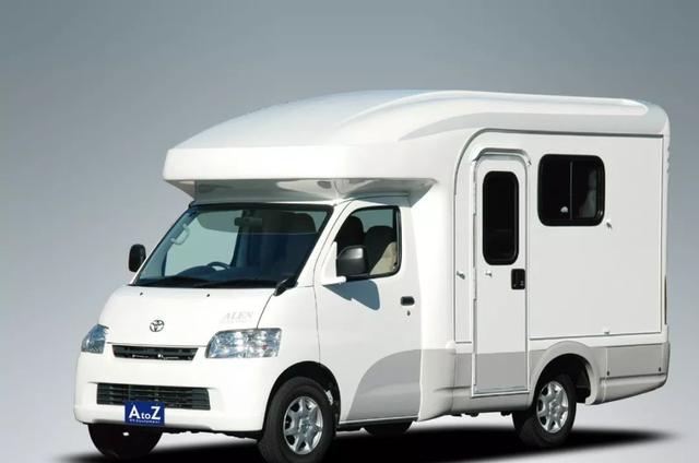 售价19万的丰田c型房车车身小巧驾驶灵活床铺可拓展适合3口