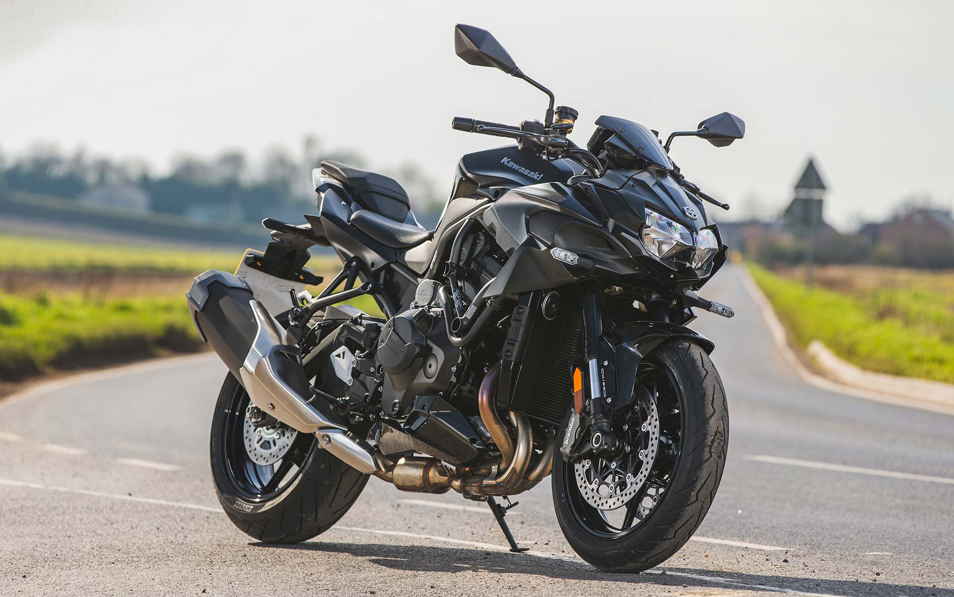 新车提前看即将上市的机械增压街车川崎zh2车型详解