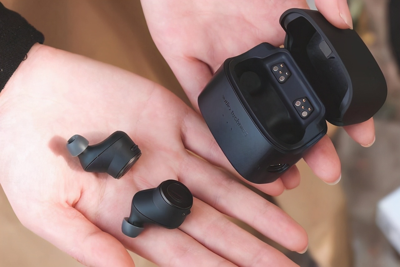 高颜值游戏低延迟蓝牙耳机推荐