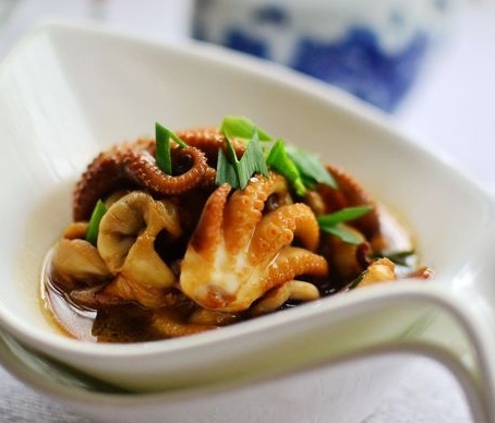 江南美味红烧望潮教你在家做出一盘香气四溢口感脆嫩的菜肴