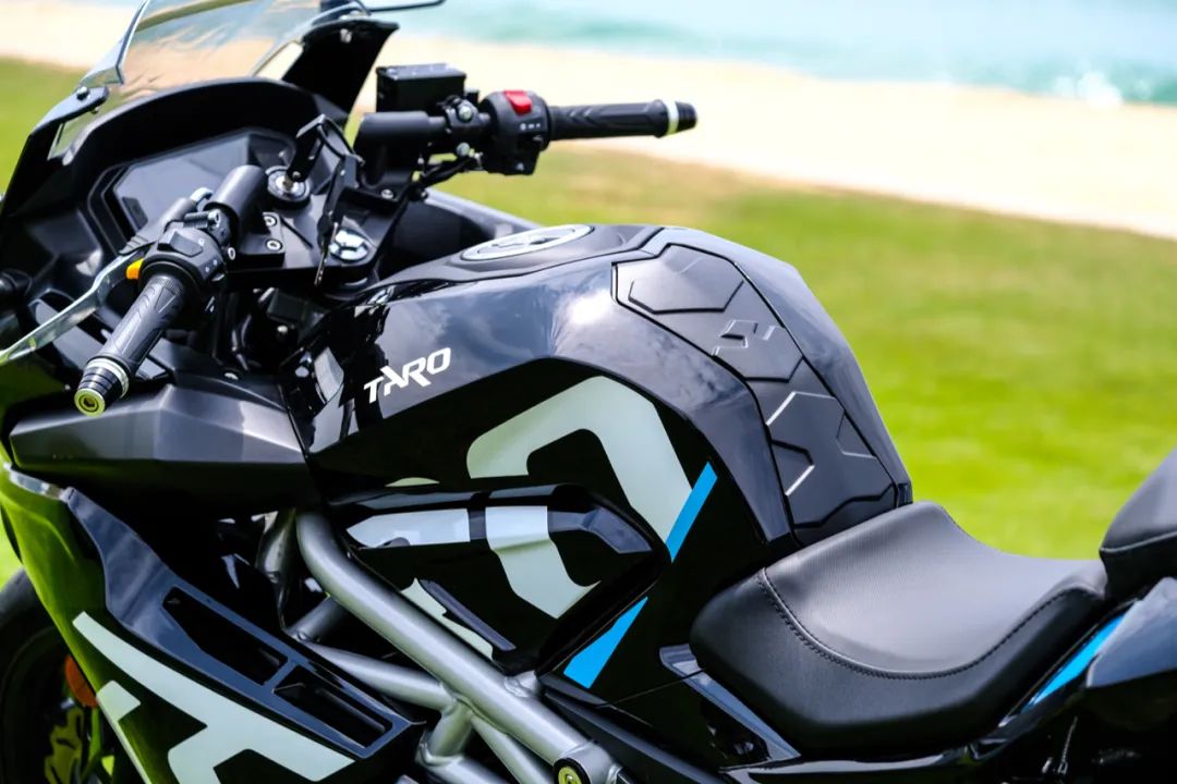 不过先来的是这款15980元起售的台荣250ml仿赛车款