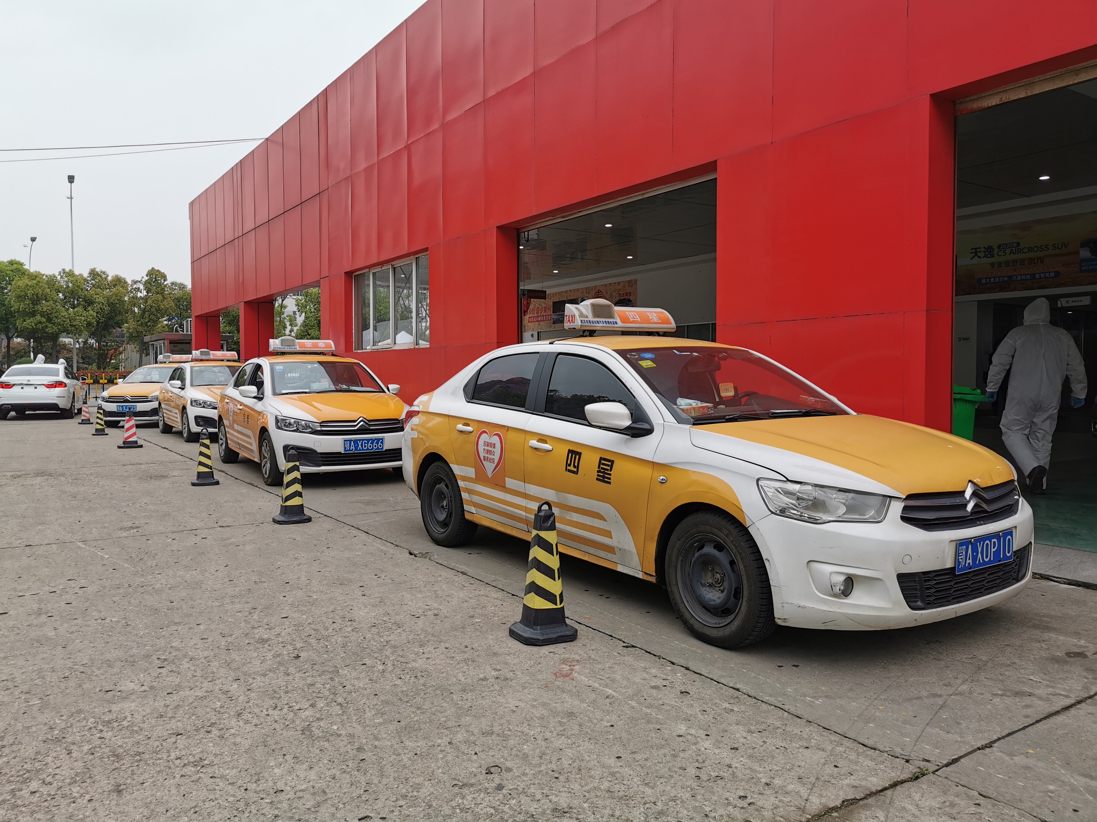 武汉战"疫"出租车进店免费保养享东风雪铁龙暖心关爱