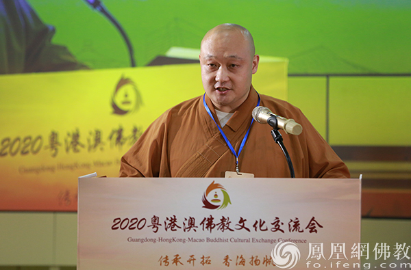 照琳法师代表留学硕博法师发言（图片来源：凤凰网佛教）
