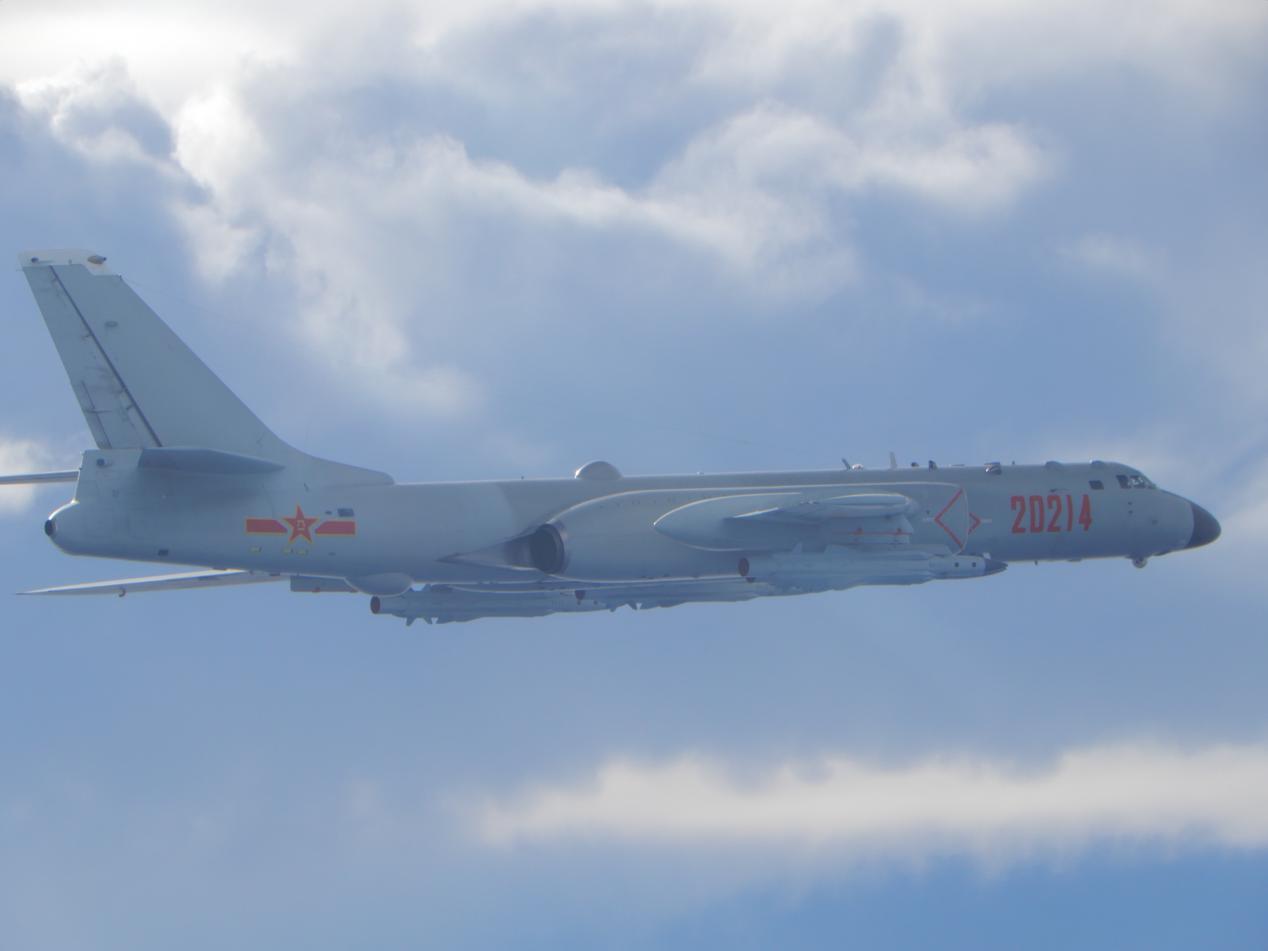 台防务部门发布的9月18日在台海出现的解放军轰-6轰炸机。图源：台防务部门官网