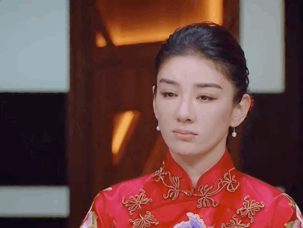 这句话更适合用在听到郭敬明对自己点评的黄奕身上, 那不屑一顾的表情