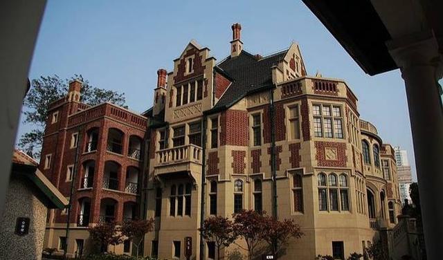 大名鼎鼎的汪公馆(王伯群住宅),意大利哥特式建筑,如今被改建成少年