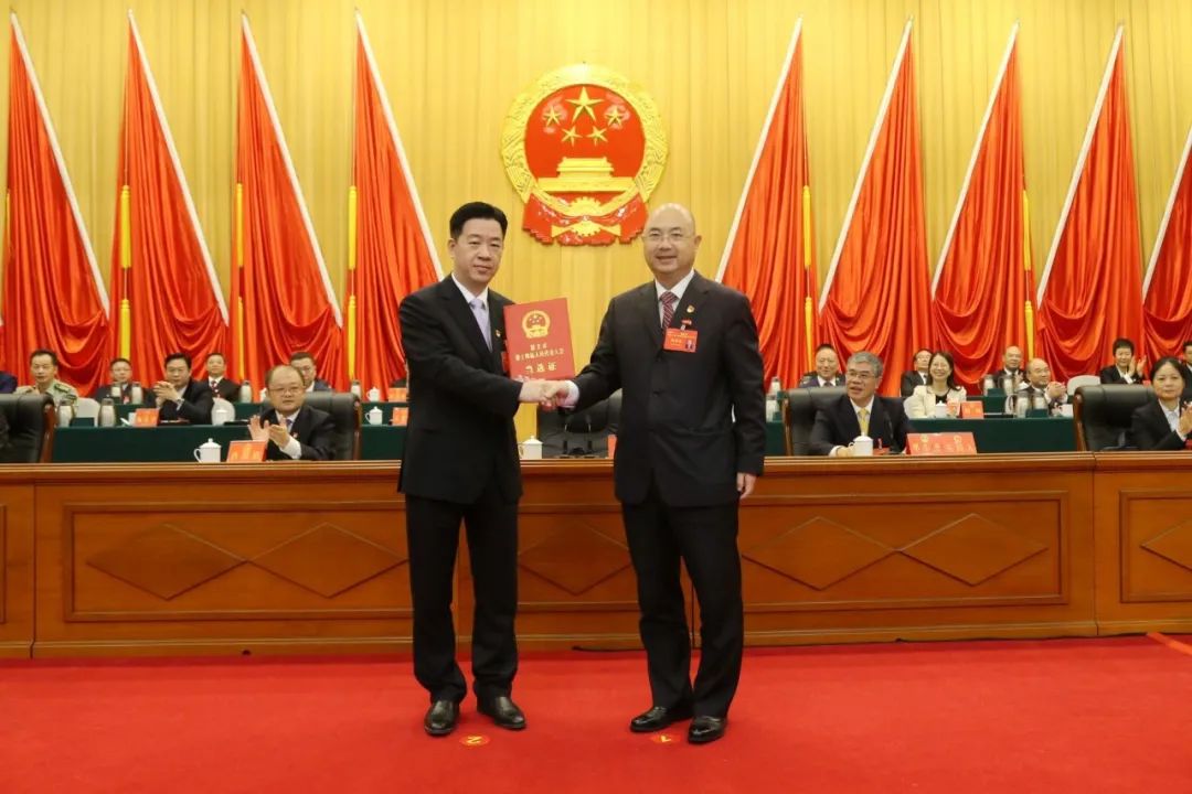 王瑞军当选韶关市人大常委会主任,陈少荣当选市长