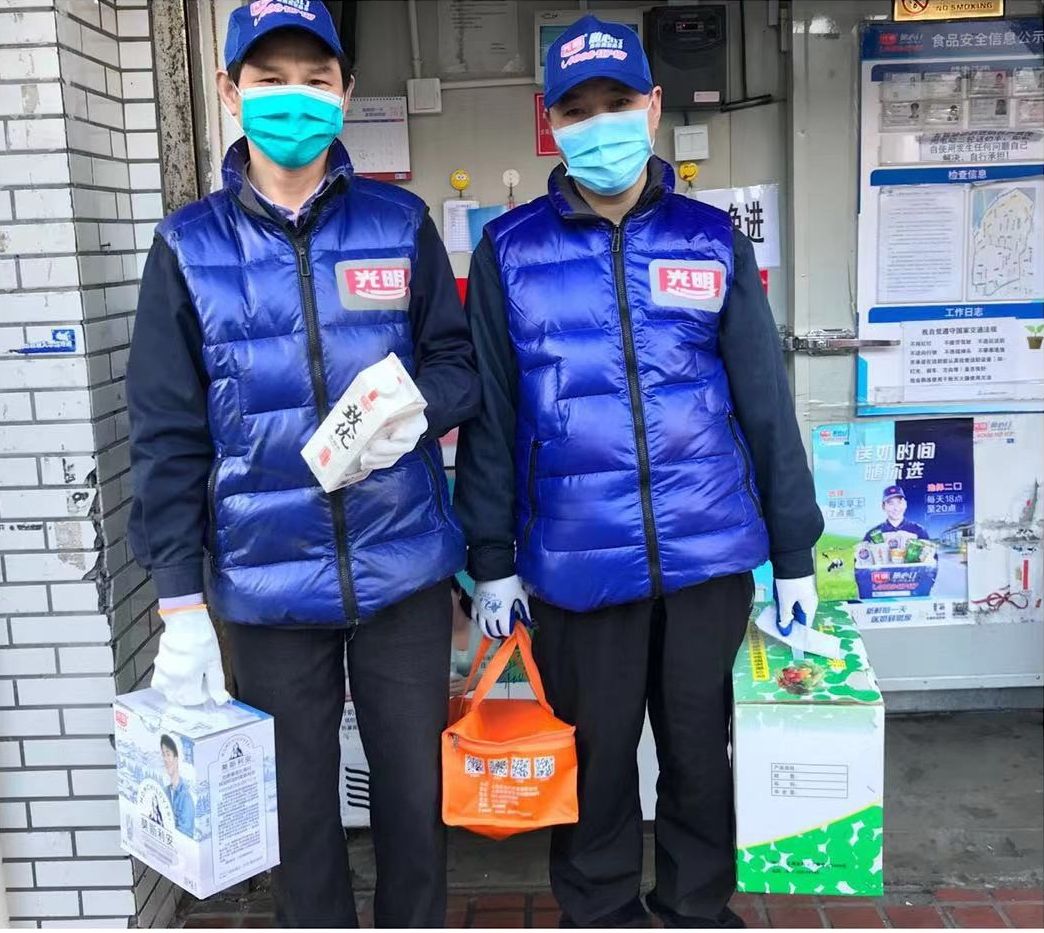 67从送奶到户跨界生鲜配送乳企抢占宅经济风口