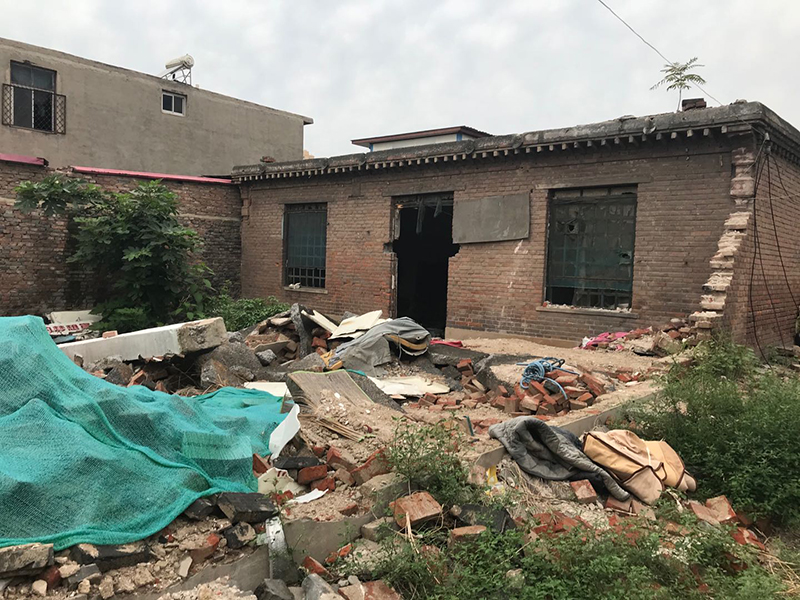 破败不堪的居住环境.jpeg