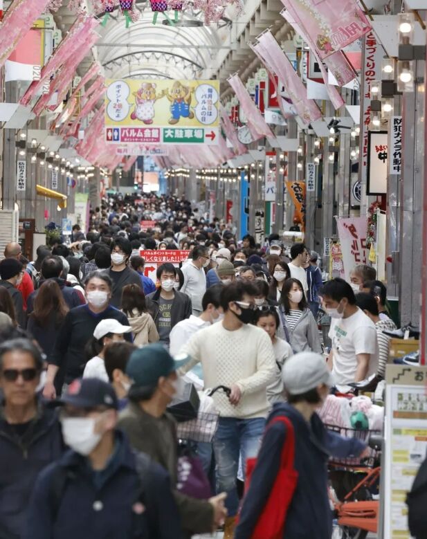 日媒：东京一日新增107例，但商店街拥挤状况一如往常