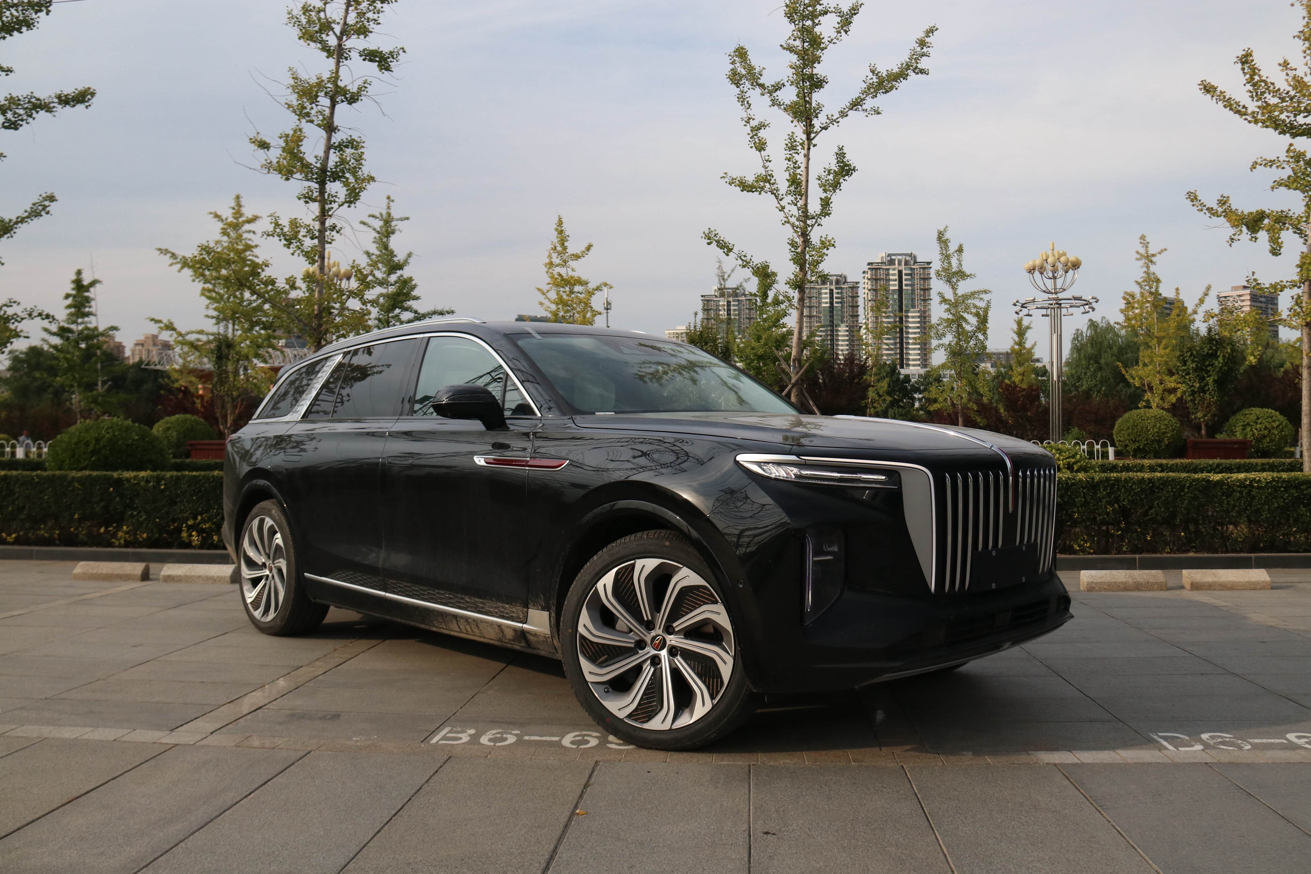 50万的大型豪华纯电suv红旗ehs9底气如何