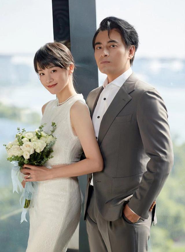 陈龙娇妻章龄之受伤后晒照,淤青红肿触目惊心